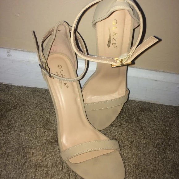 Basic nude heels - Picture 3 of 3